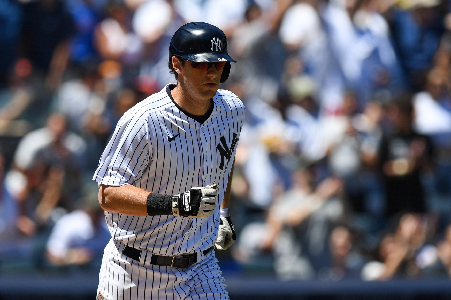 “DJ LeGoldglove” “Better than Teixeira in my books” - New York Yankees fans  in awe after first baseman DJ LeMahieu lays out for a beautiful diving catch