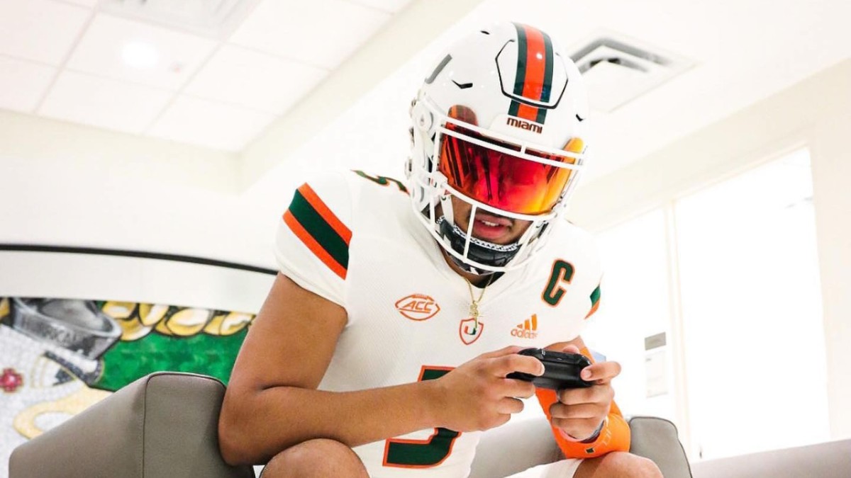 QB Dante Moore on his unofficial visit to Miami.