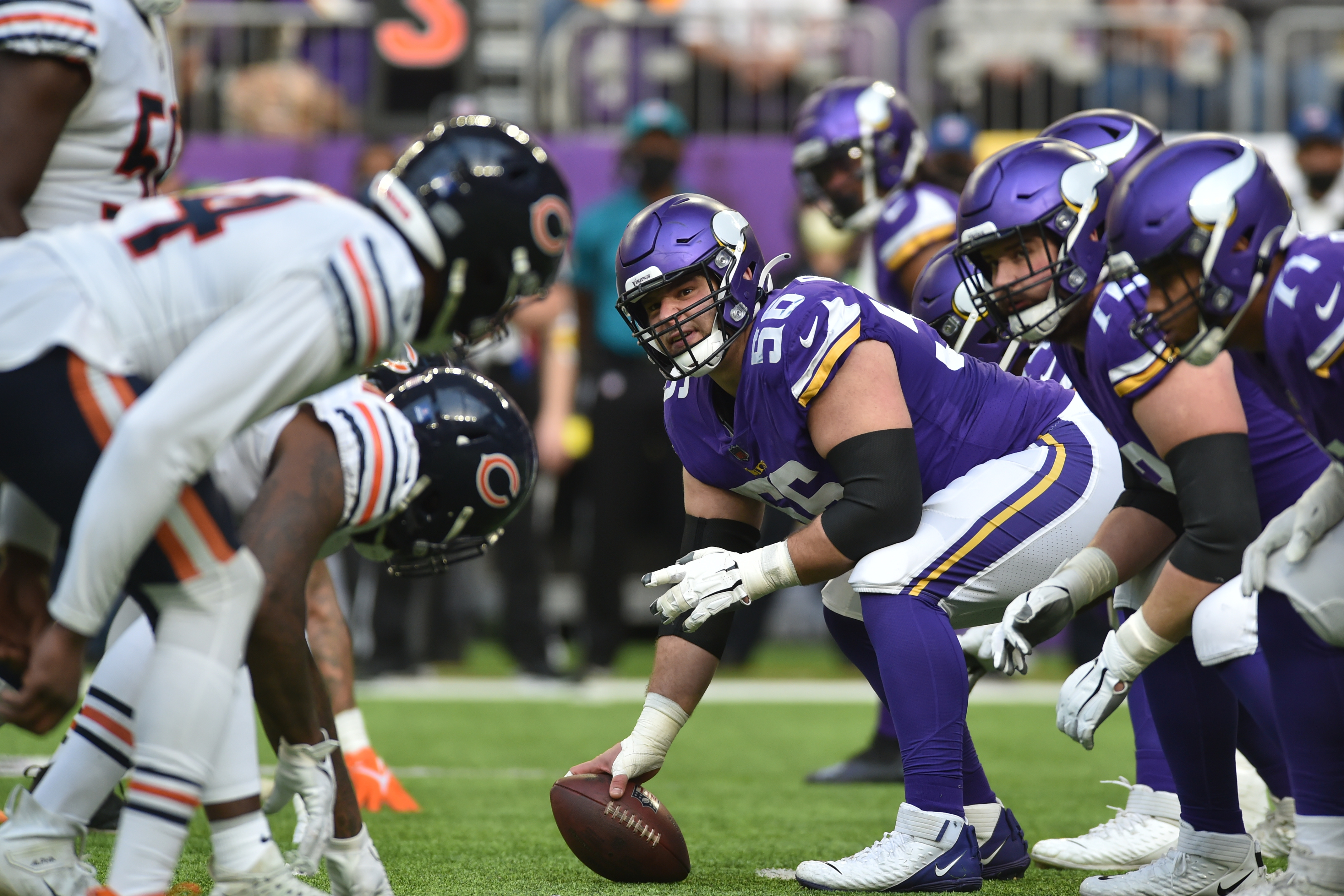 Vikings center Garrett Bradbury bulking up as he prepares for contract ...