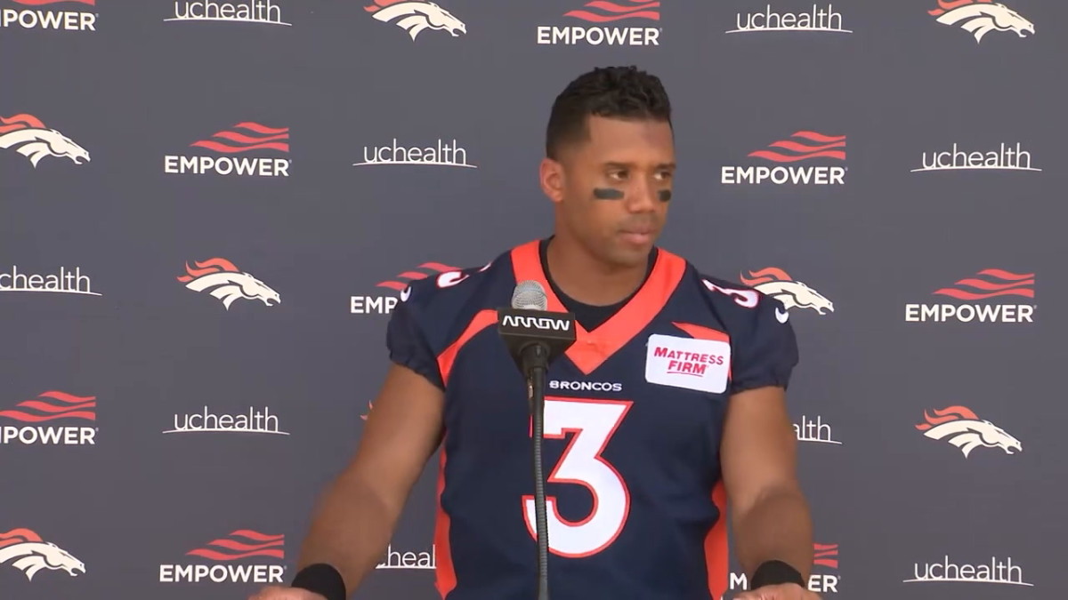 Russell Wilson Describes Broncos WR Kendall Hinton's 'Gift of Getting Open'  - Sports Illustrated Mile High Huddle: Denver Broncos News, Analysis and  More