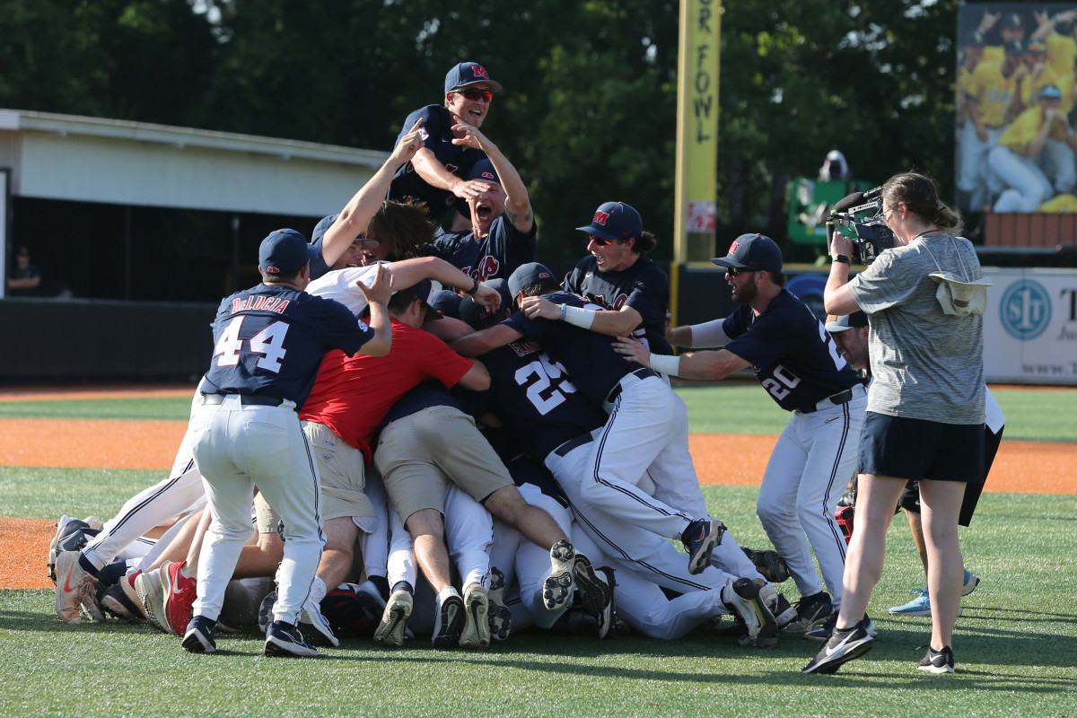 College World Series Team Preview: North Carolina Tar Heels - Building The  Dam