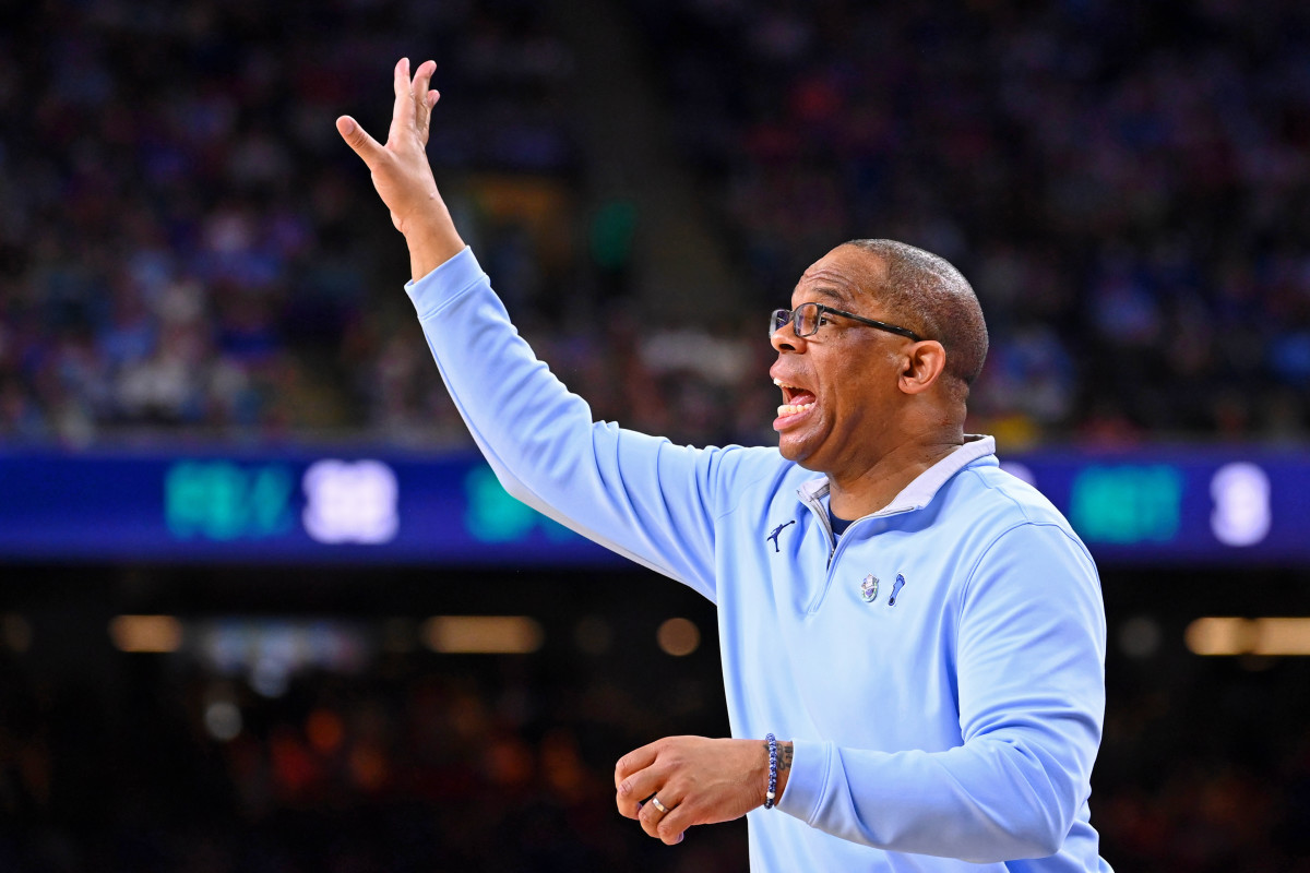 North Carolina Tar Heels head coach Hubert Davis instructs his team against the Kansas Jayhawks during the first half during the 2022 NCAA men's basketball tournament Final Four championship game at Caesars Superdome.