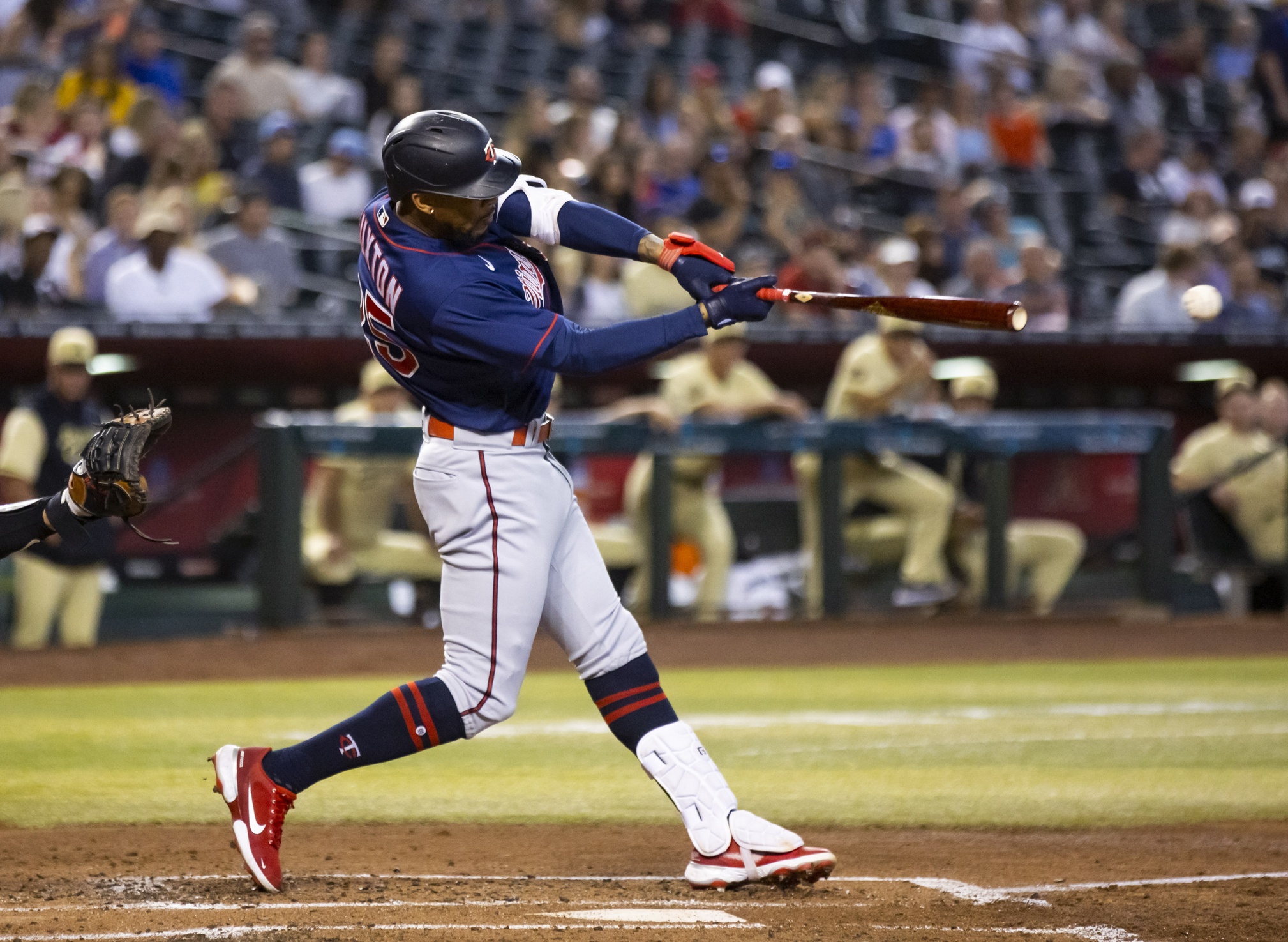 Byron Buxton LAUNCHES a 446-foot leadoff home run! 