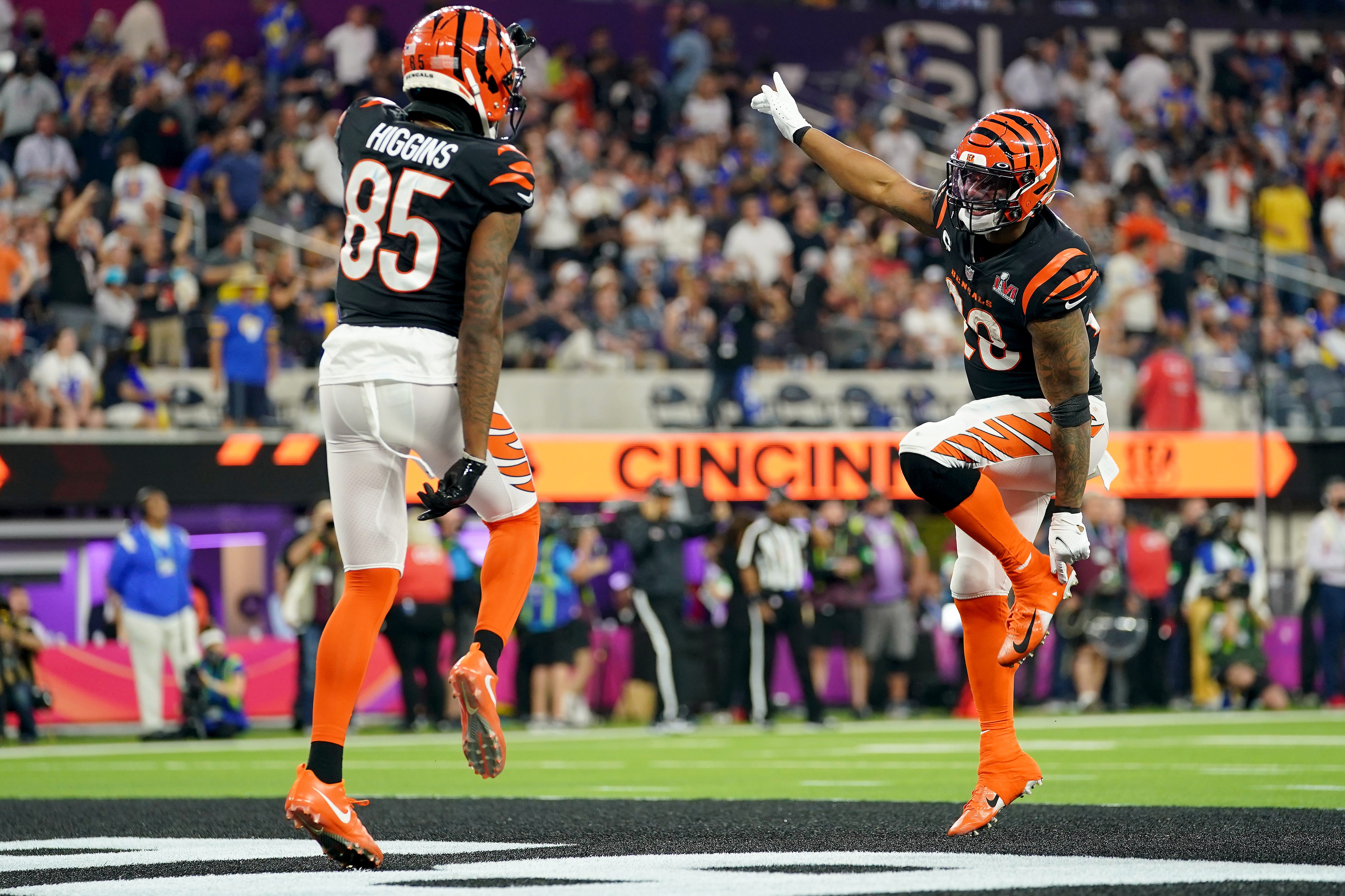 Cincinnati Bengals vs. Tennessee Titans Start 'Em, Sit 'Em: Players To  Target Include Joe Burrow, Tee Higgins, Derrick Henry, and Others