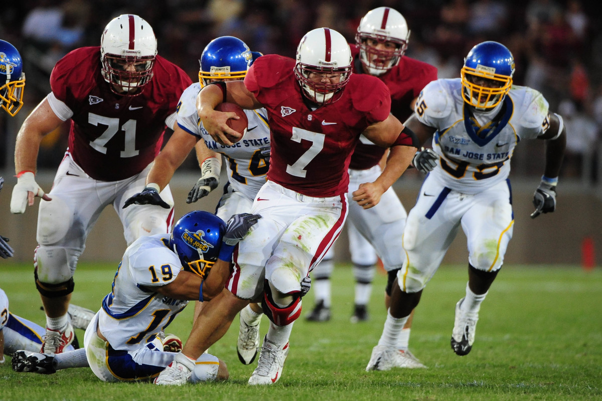 Stanford Cardinal running back Toby Gerhart (7) runs with the ball in front of the San Jose State Spartans defense during the third quarter at Stanford Stadium. Stanford defeated San Jose State 42-17.