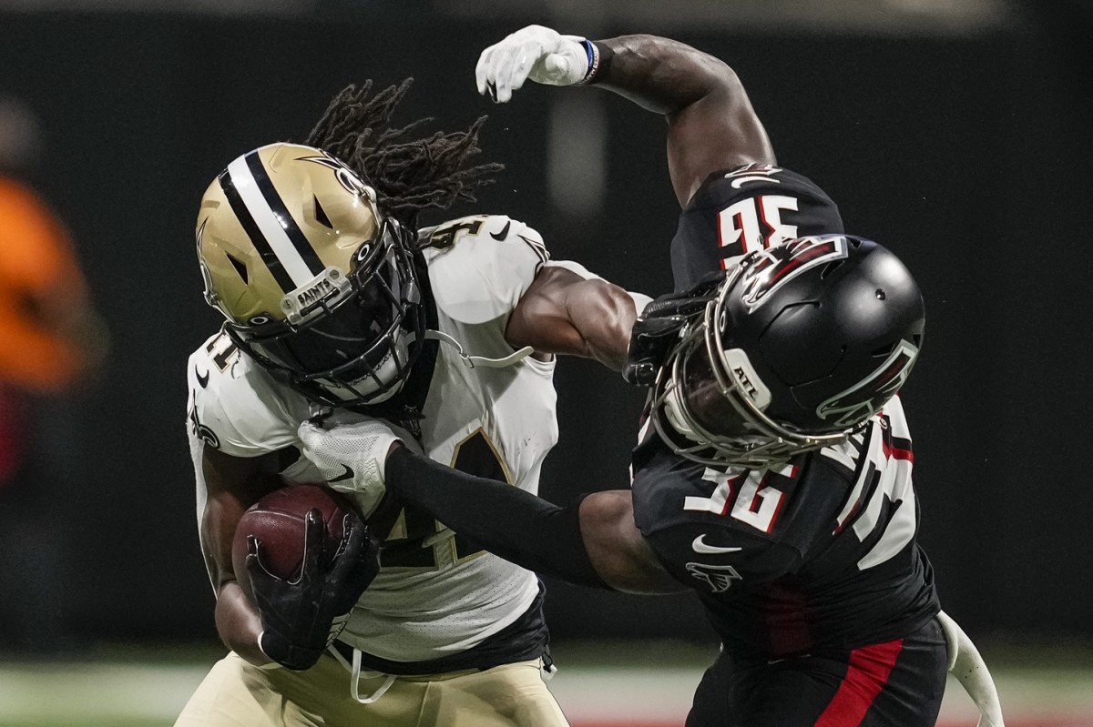 Saints RB Alvin Kamara hit receives uniform violations fine for cleats