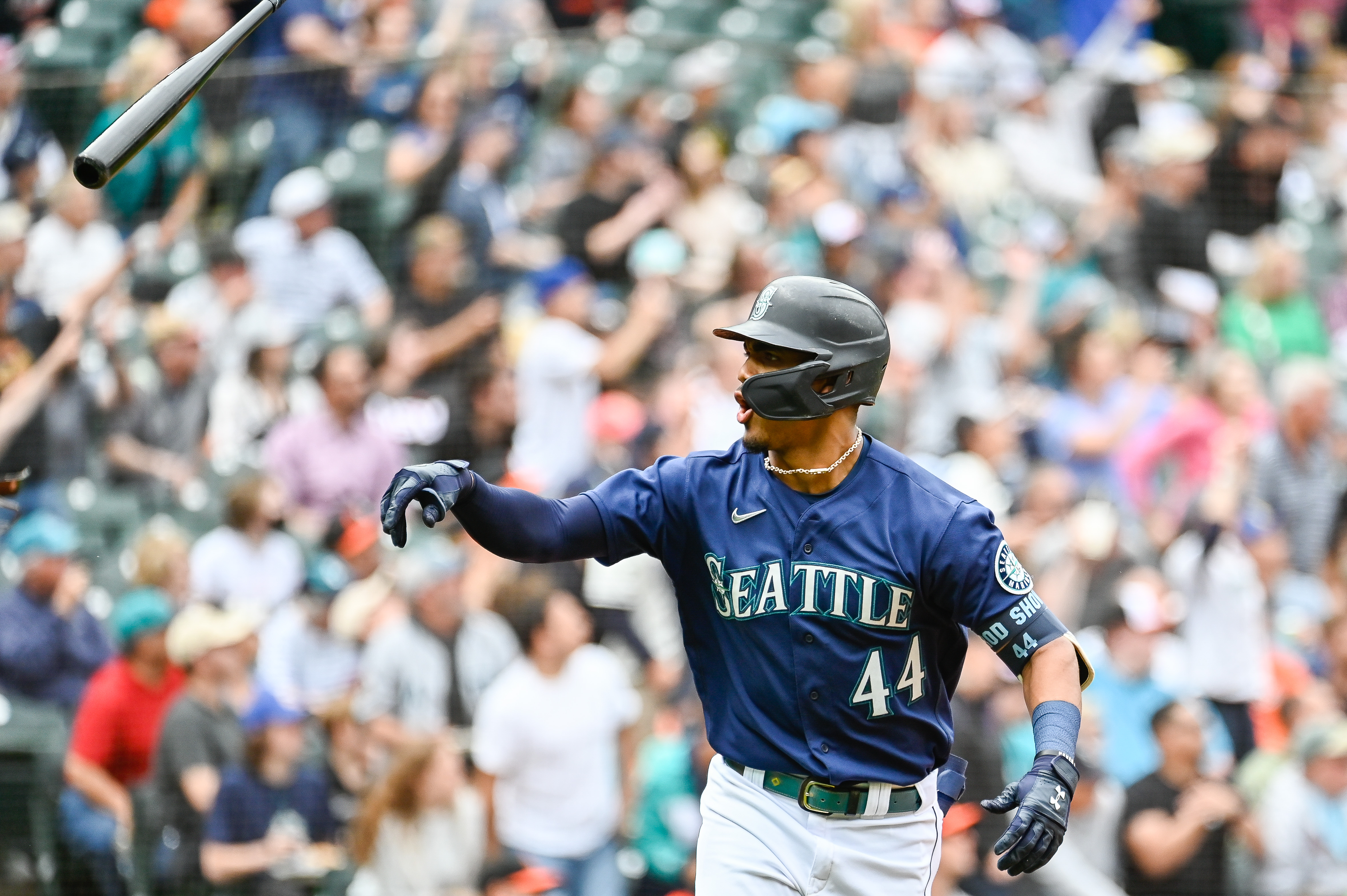 Carlos Santana, Mariners conclude set vs. Orioles