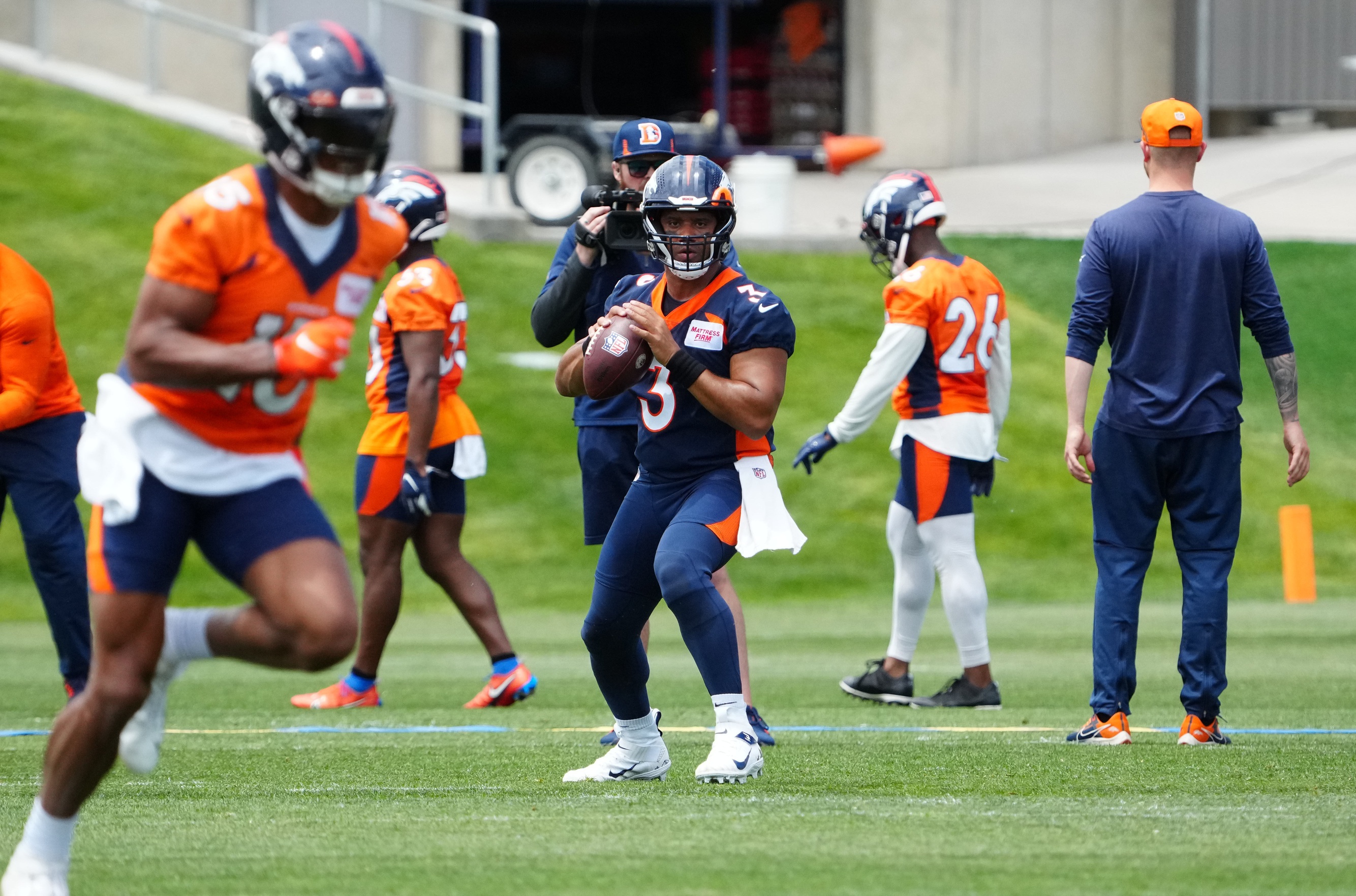 Denver Broncos Training Camp  Day 12: A Clear Leader in the Center  Competition Emerges - Sports Illustrated Mile High Huddle: Denver Broncos  News, Analysis and More