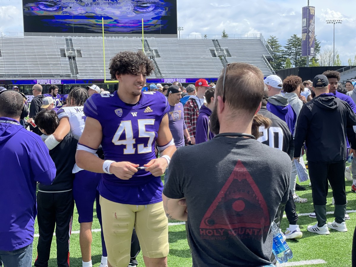 Maurice Heims meets with fans at the end of spring ball.