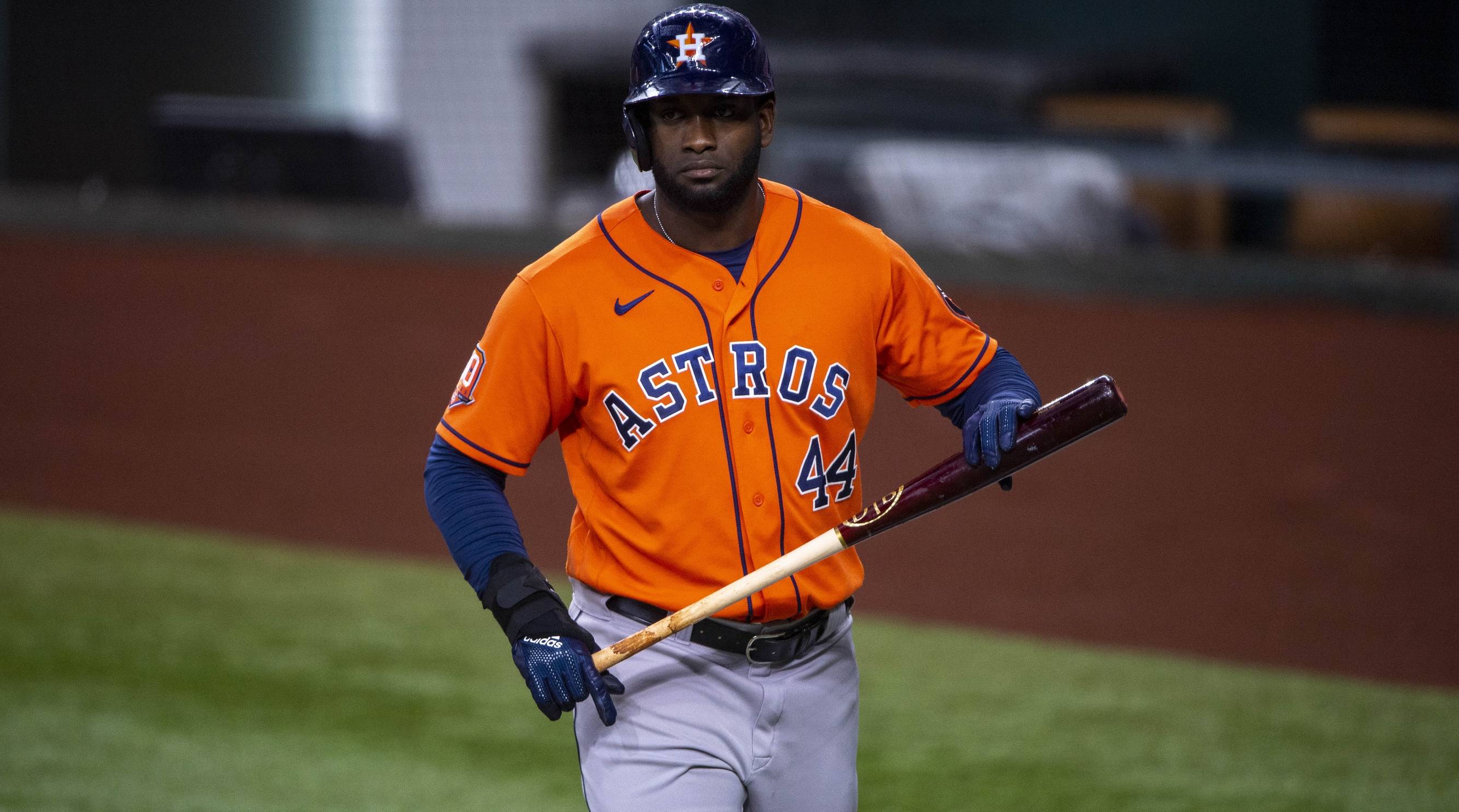 Astros' Yordan Alvarez, wife Monica provide pizzas to Houston police  precincts, fire stations