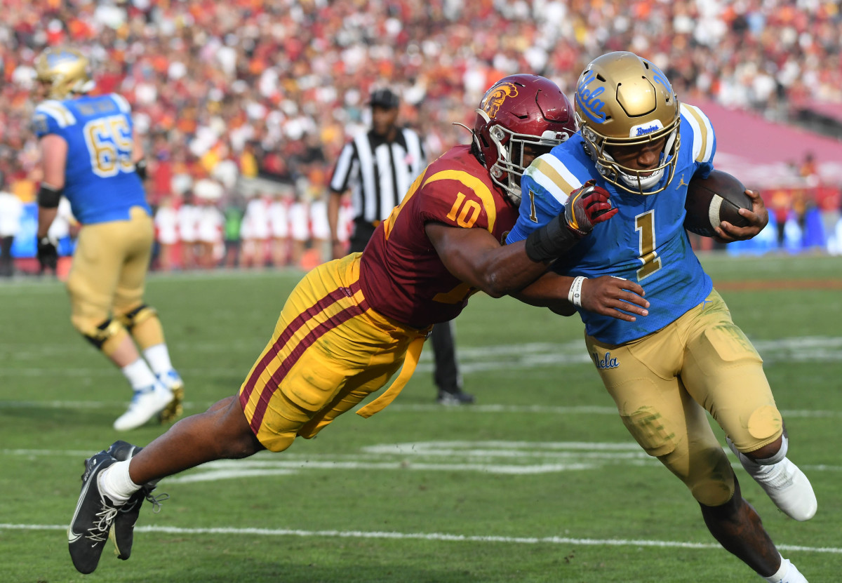 UCLA's Dorian Thompson-Robinson and USC's Ralen Goforth.