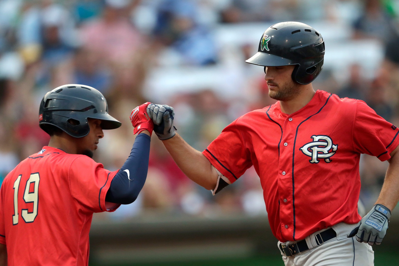 Hope roams in the Twins' outfield