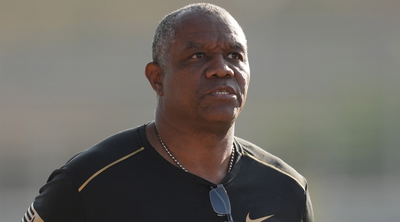 Randall Cunningham miffed he and former Pats bro not asked to be