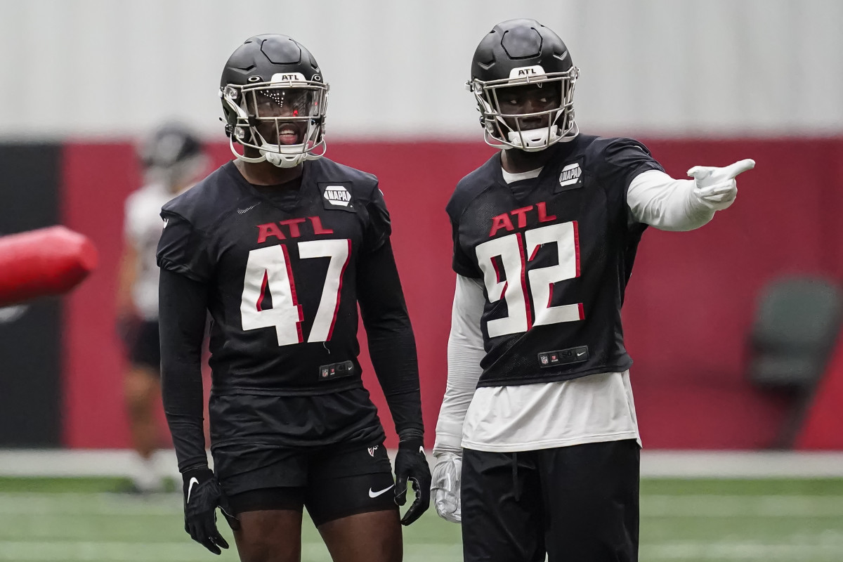 Atlanta Falcons outside linebacker Adetokunbo Ogundeji (92) works