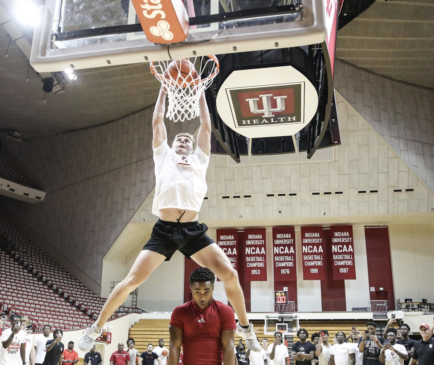 WATCH Indiana Football's Connor Bazelak Wins 3Point Contest, Eli