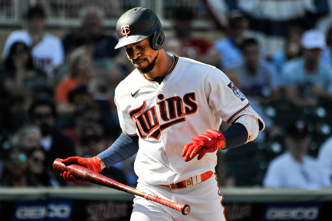 Twins place Byron Buxton on IL with right hamstring strain – Twin