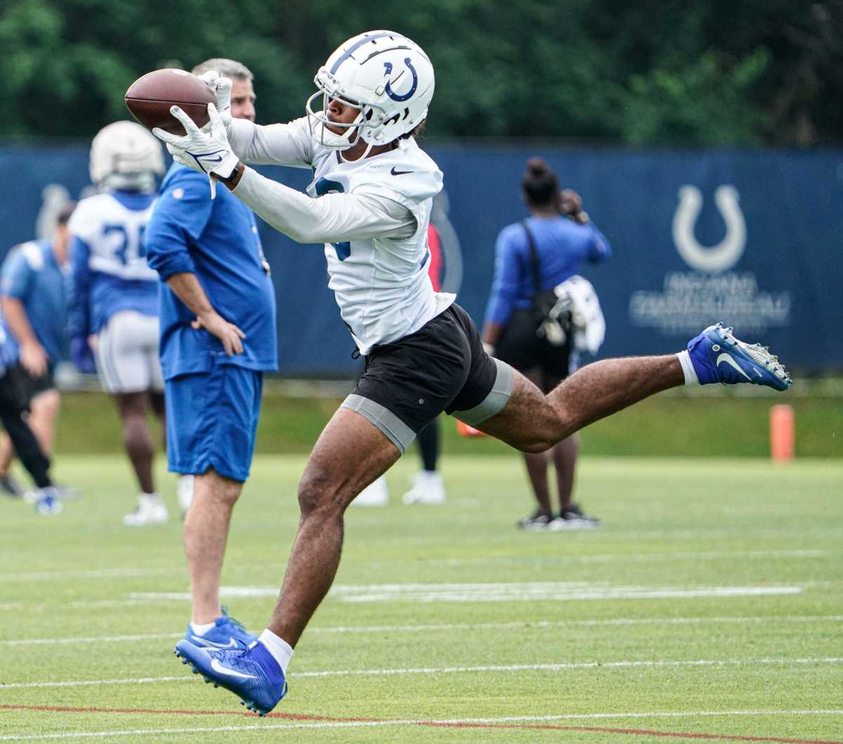 The Colts Dezmon Patmon (10) grabs a pass during the Colts mandatory mini training camp on Tuesday, May 7, 2022, at the Indiana Farm Bureau Football Center in Indianapolis. Finals 20