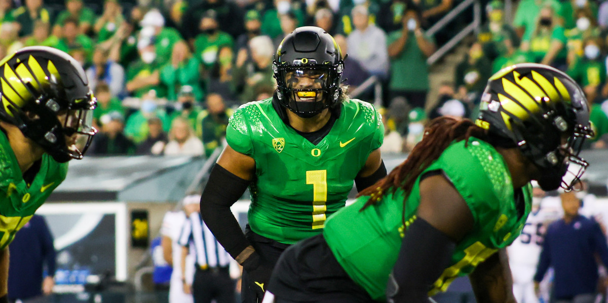 Five Oregon Players Make Preseason Polynesian Player of the Year Watchlist