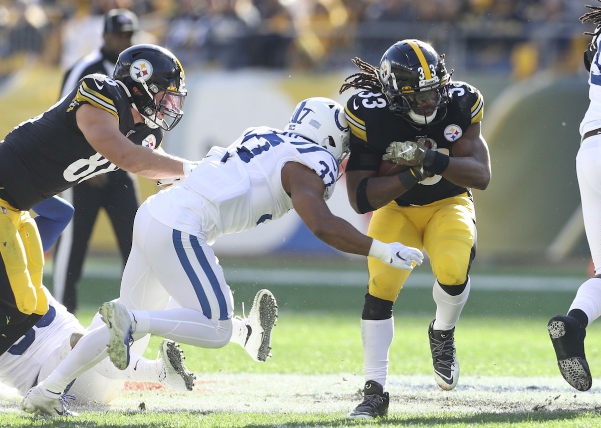 Pittsburgh Steelers running back Trey Edmunds (33) warms up before an NFL  football game against the New York Jets, Sunday, Dec. 22, 2019, in East  Rutherford, N.J. (AP Photo/Adam Hunger Stock Photo - Alamy