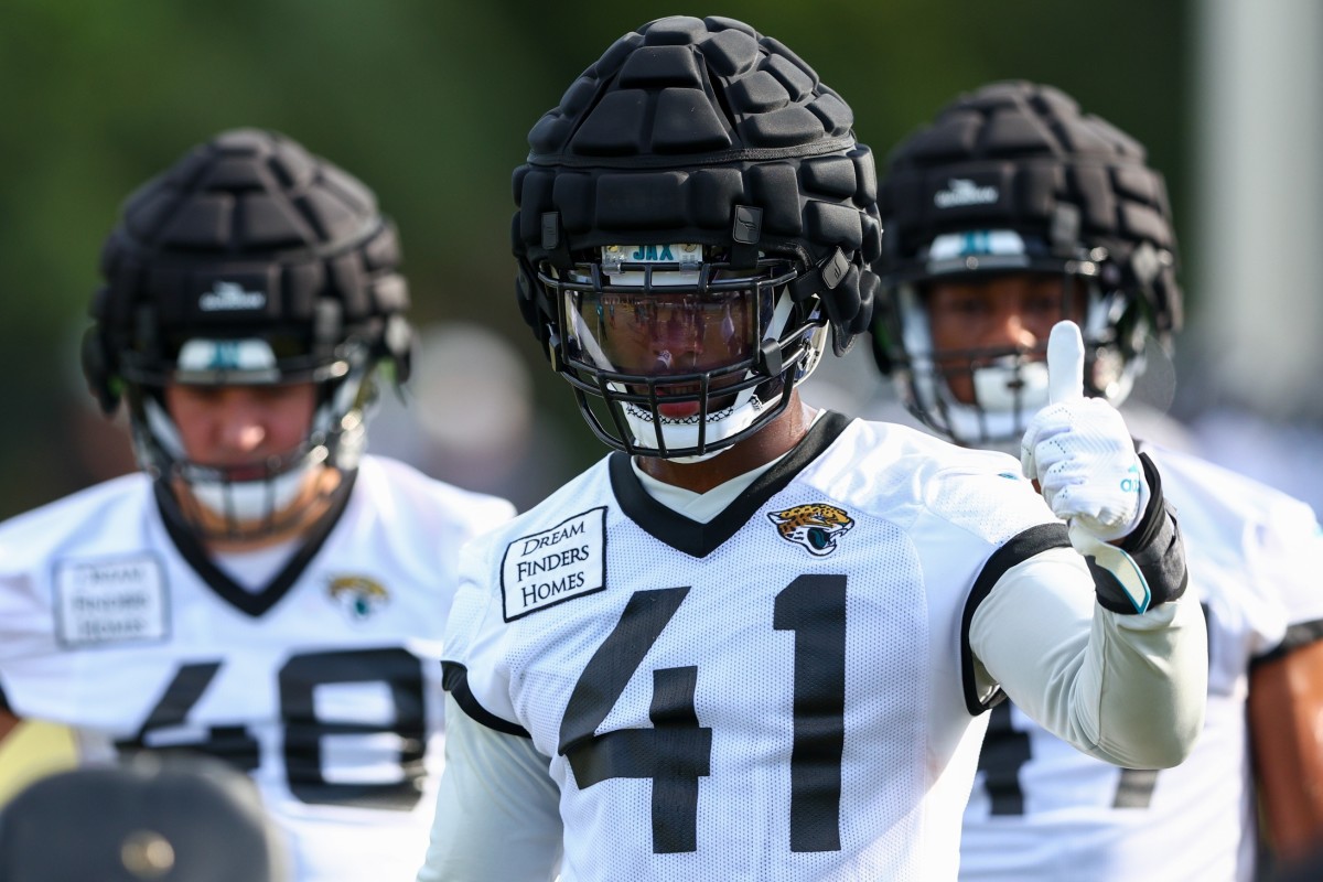 Jacksonville Jaguars Josh Allen (41) warms up at an NFL football practice,  Monday, May 23, 2022, in Jacksonville, Fla. (AP Photo/John Raoux Stock  Photo - Alamy