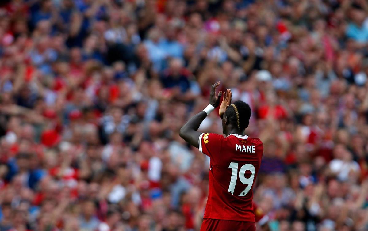 Sadio Mane pictured applauding Liverpool's fans in 2017