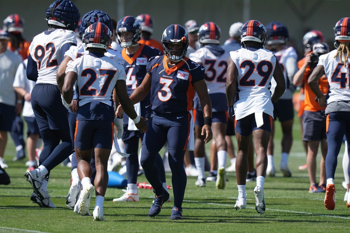 Denver Broncos Training Camp  Day 12: A Clear Leader in the Center  Competition Emerges - Sports Illustrated Mile High Huddle: Denver Broncos  News, Analysis and More