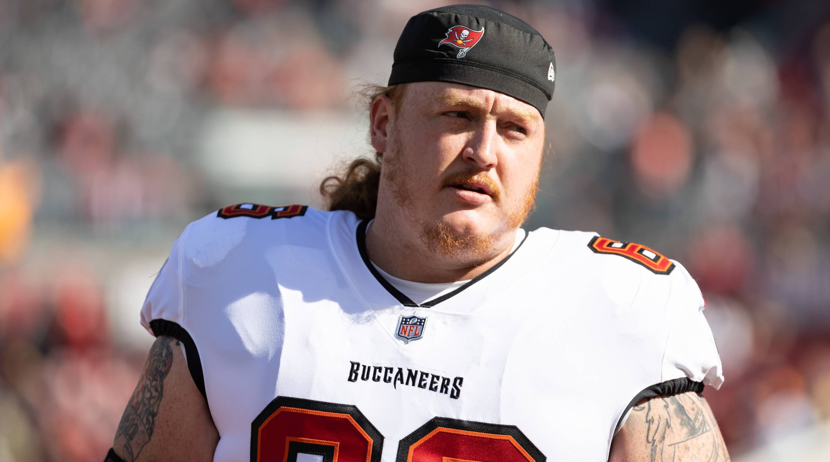 Buccaneers C Ryan Jensen carted off field with knee injury