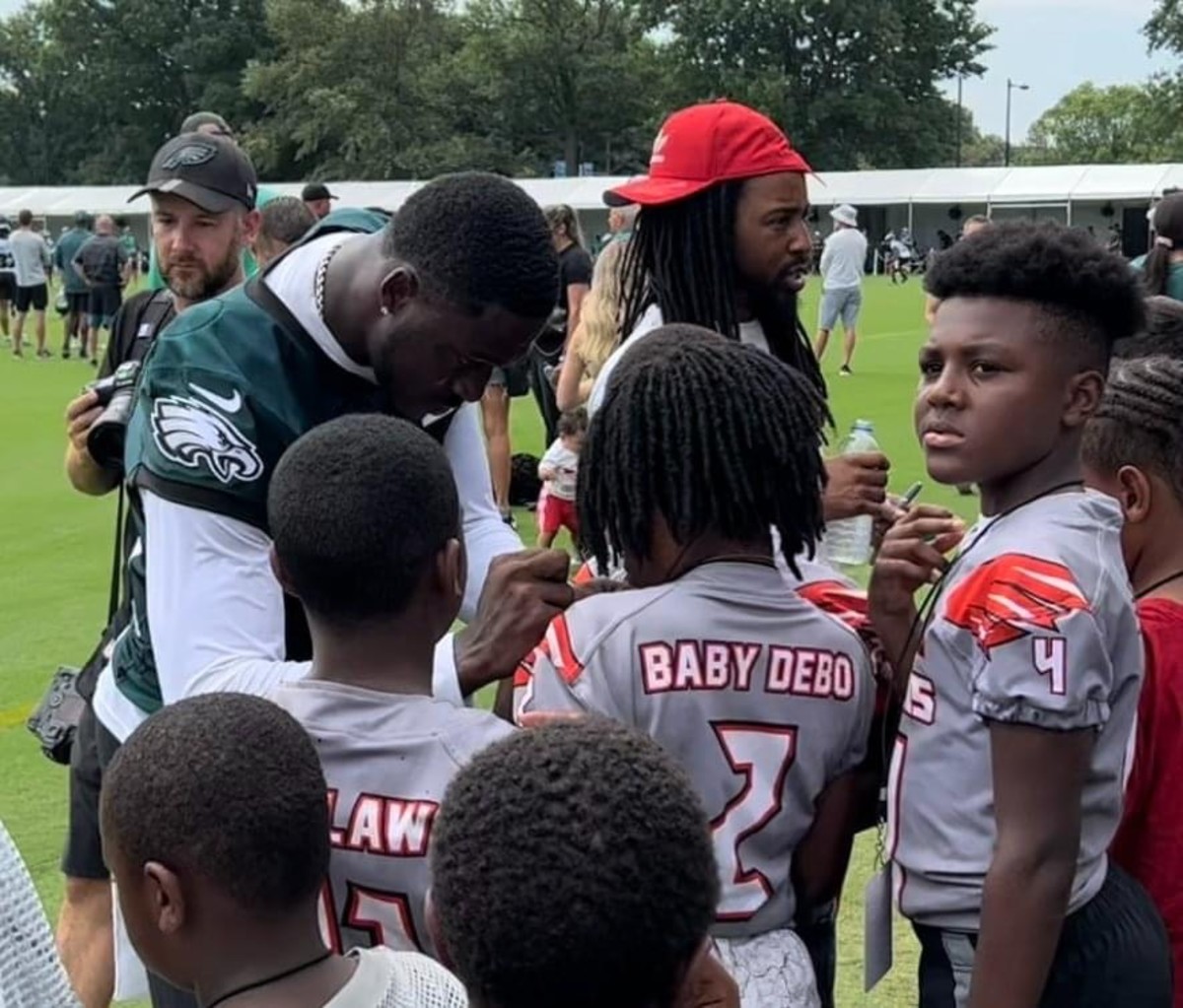 A.J. Brown arrives at Eagles training camp wearing a 'Hurts SZN' hat