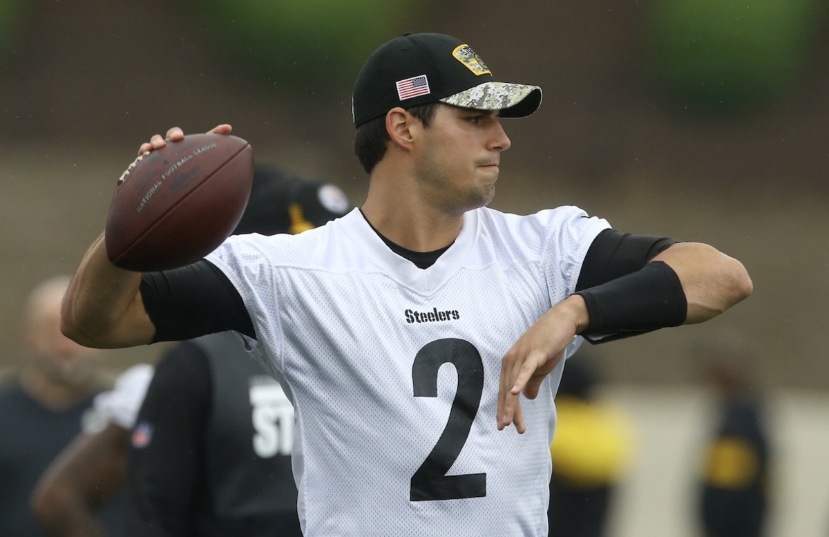 Steelers fan, in full uniform and pads, sneaks onto field to