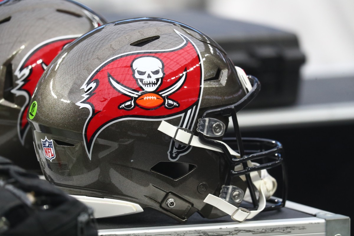 Tampa Bay Buccaneers 'Fear' Ryan Jensen Suffered Season-Ending Injury ...