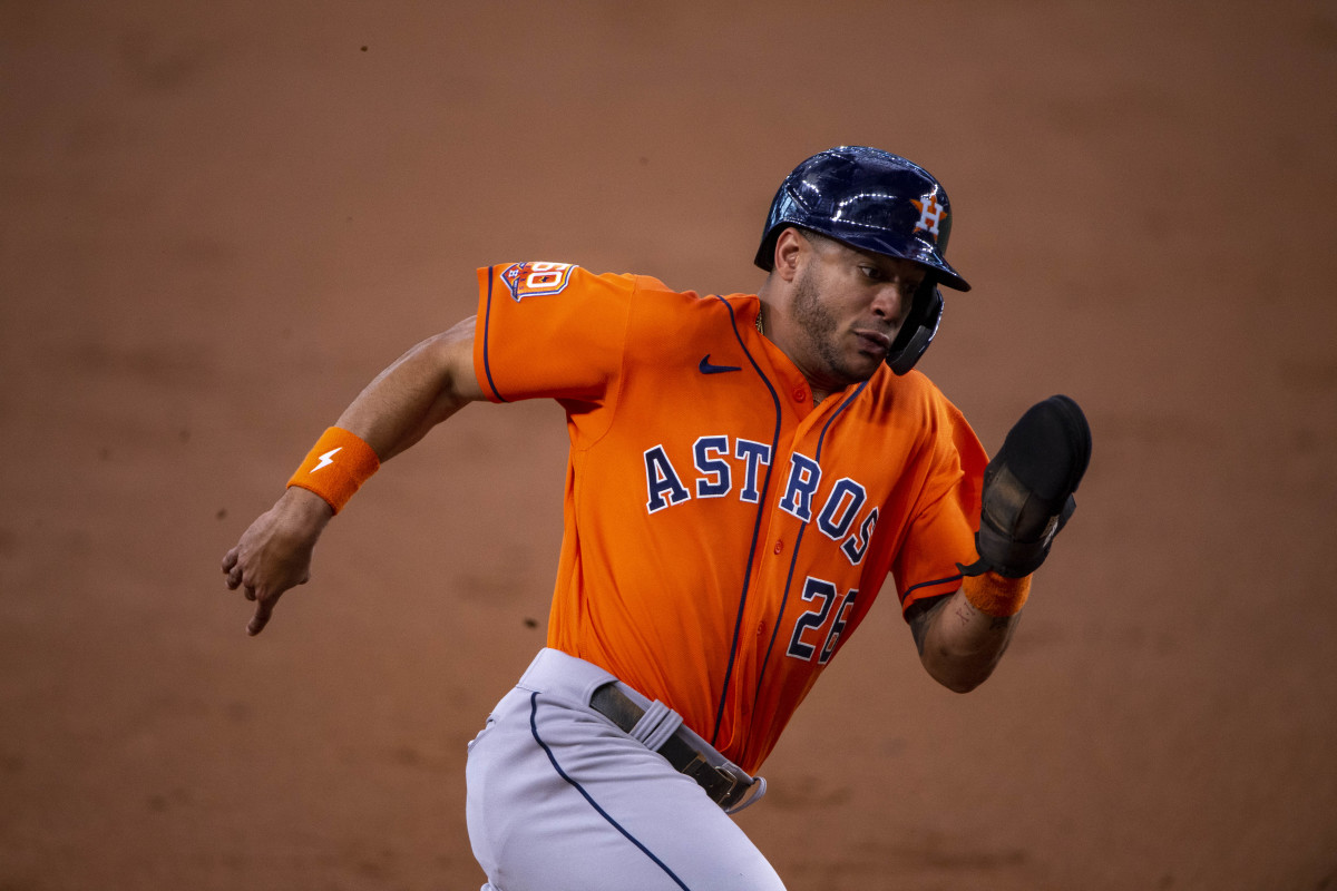 A detailed view of the necklaces of Jose Siri of the Tampa Bay Rays  Photo d'actualité - Getty Images