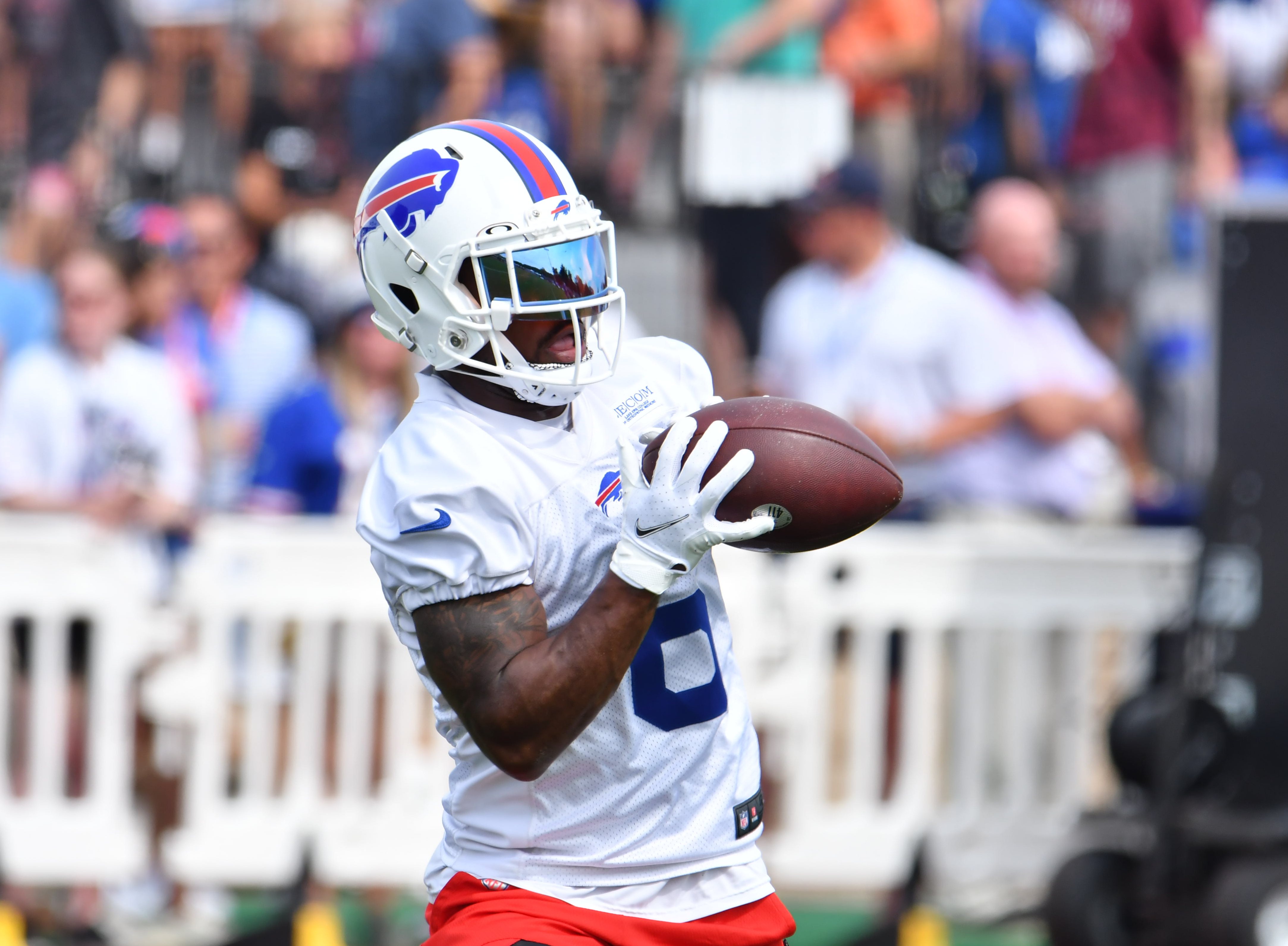 Bills' Isaiah McKenzie, young fan go back-and-forth in backflip battle