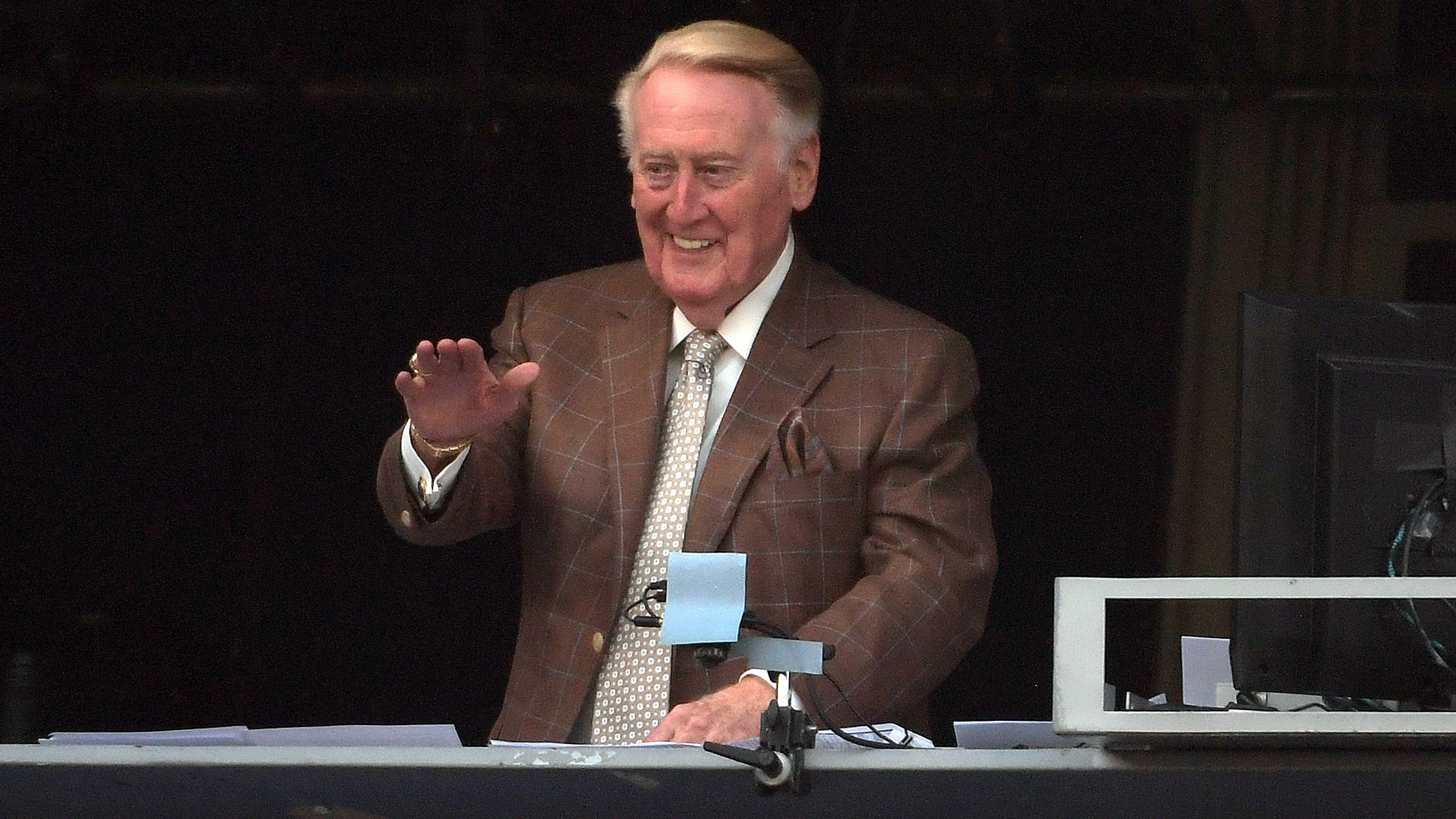 Vin Scully talks wearing No. 42, 03/13/2022