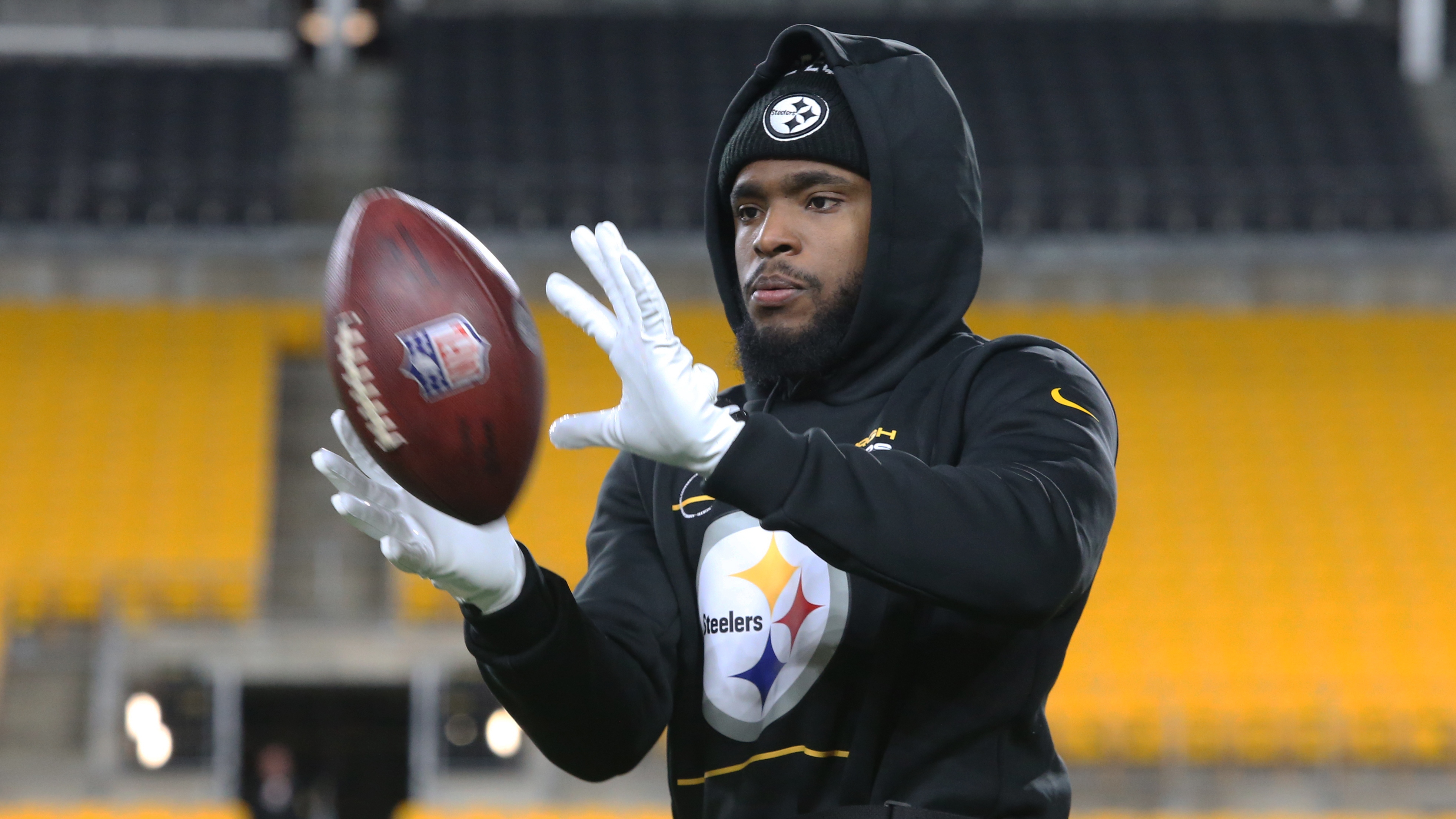 Pittsburgh Steelers wide receiver Diontae Johnson (18) in action against  Philadelphia Eagles during an NFL football game, Sunday, Oct. 30, 2022, in  Philadelphia. (AP Photo/Rich Schultz Stock Photo - Alamy