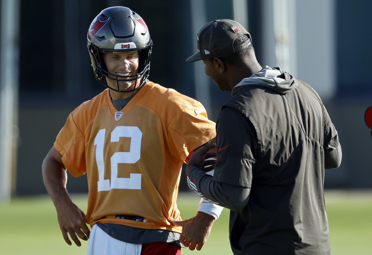 Bucs QB Tom Brady officially back on the field after absence