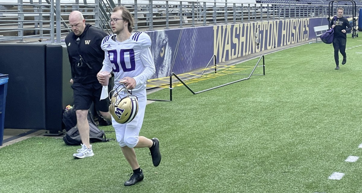 Kevin Ryan wears No. 90 for the Huskies.