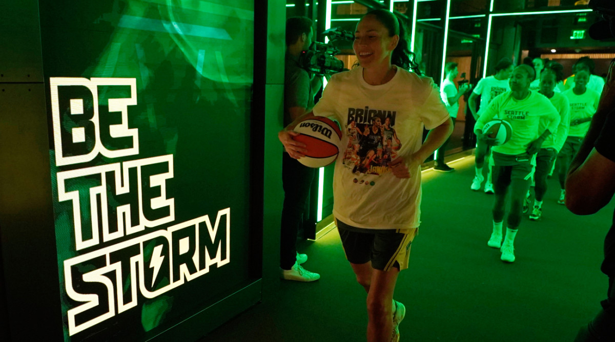 Seattle Storm guard Sue Bird, center, walks out of the tunnel before a WNBA basketball game against the Minnesota Lynx, Wednesday, Aug. 3, 2022.