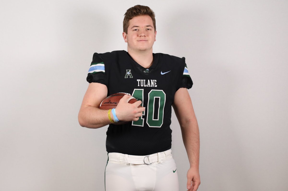 tulane-long-snapper-ethan-hudak-making-noise-despite-being-quiet