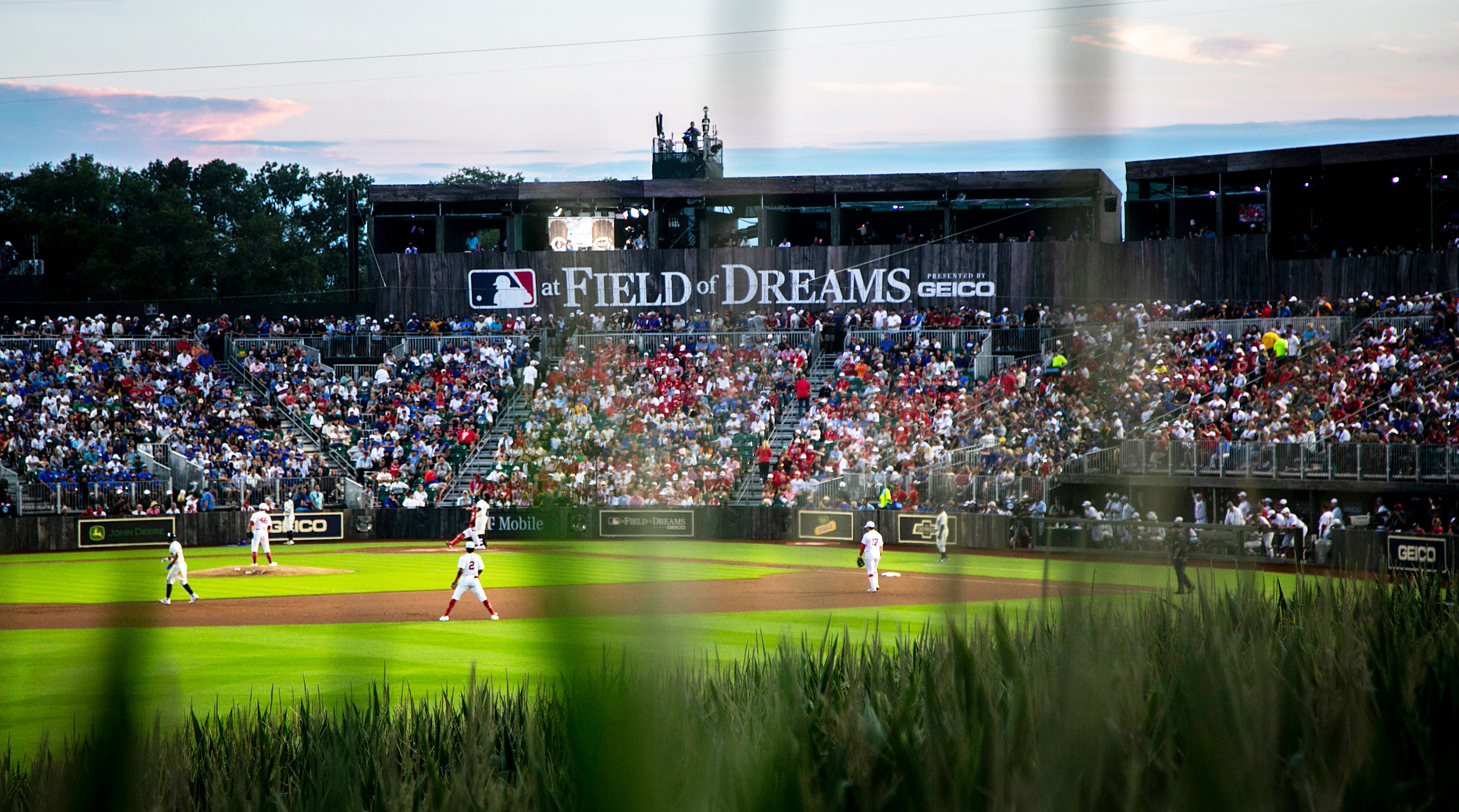 Field of Dreams game gives MLB players chance to be tourists in Iowa