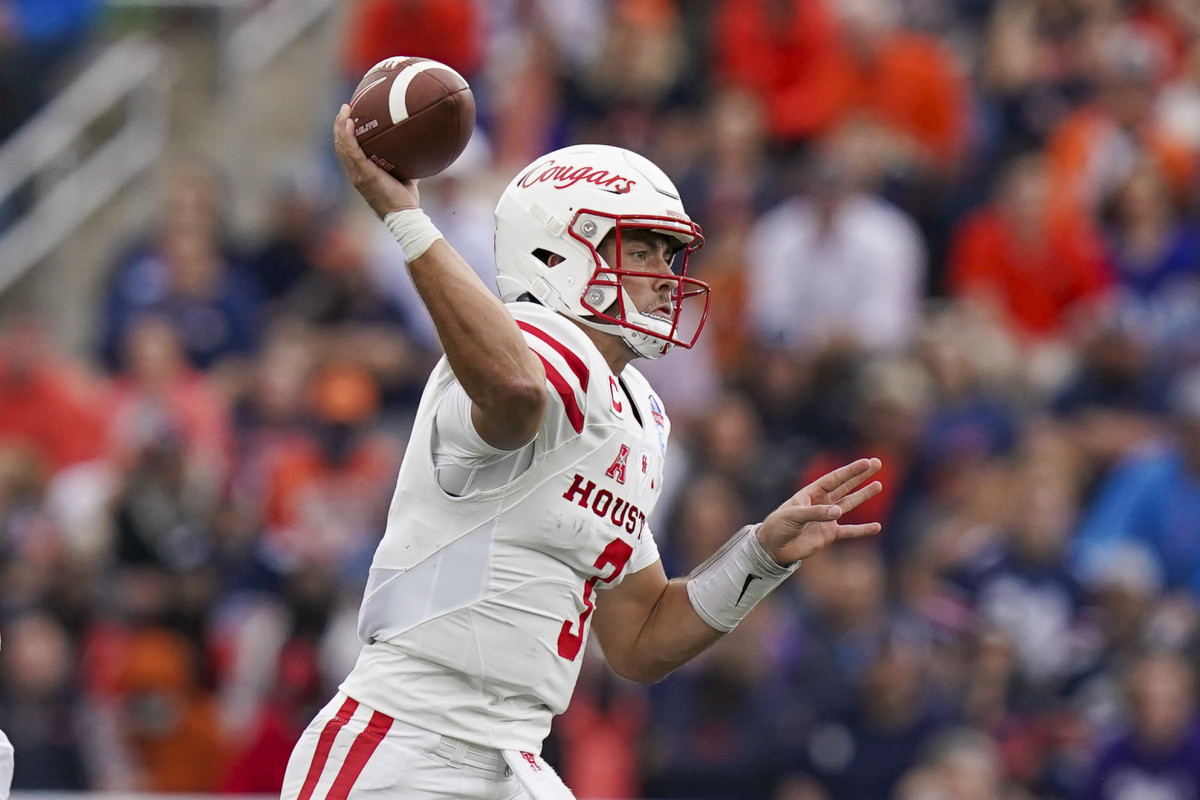 Birmingham, Alabama, USA; Houston Cougars quarterback Clayton Tune (3) passes against the Auburn Tigers during the second half of the 2021 Birmingham Bowl at Protective Stadium.