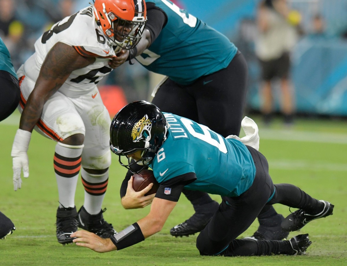 Cleveland Browns defensive tackle Perrion Winfrey (97) lines up for a play  during an NFL football game against the Pittsburgh Steelers, Thursday,  Sept. 22, 2022, in Cleveland. (AP Photo/Kirk Irwin Stock Photo - Alamy