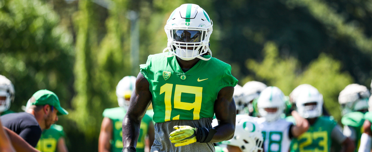 Oregon Offense Starts Hot, Defense Closes Strong in First Scrimmage