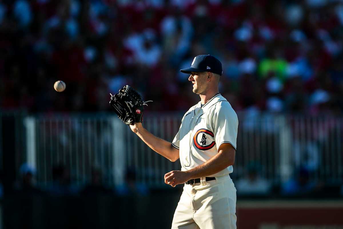 Smyly leads Cubs to win over Reds in Field of Dreams game