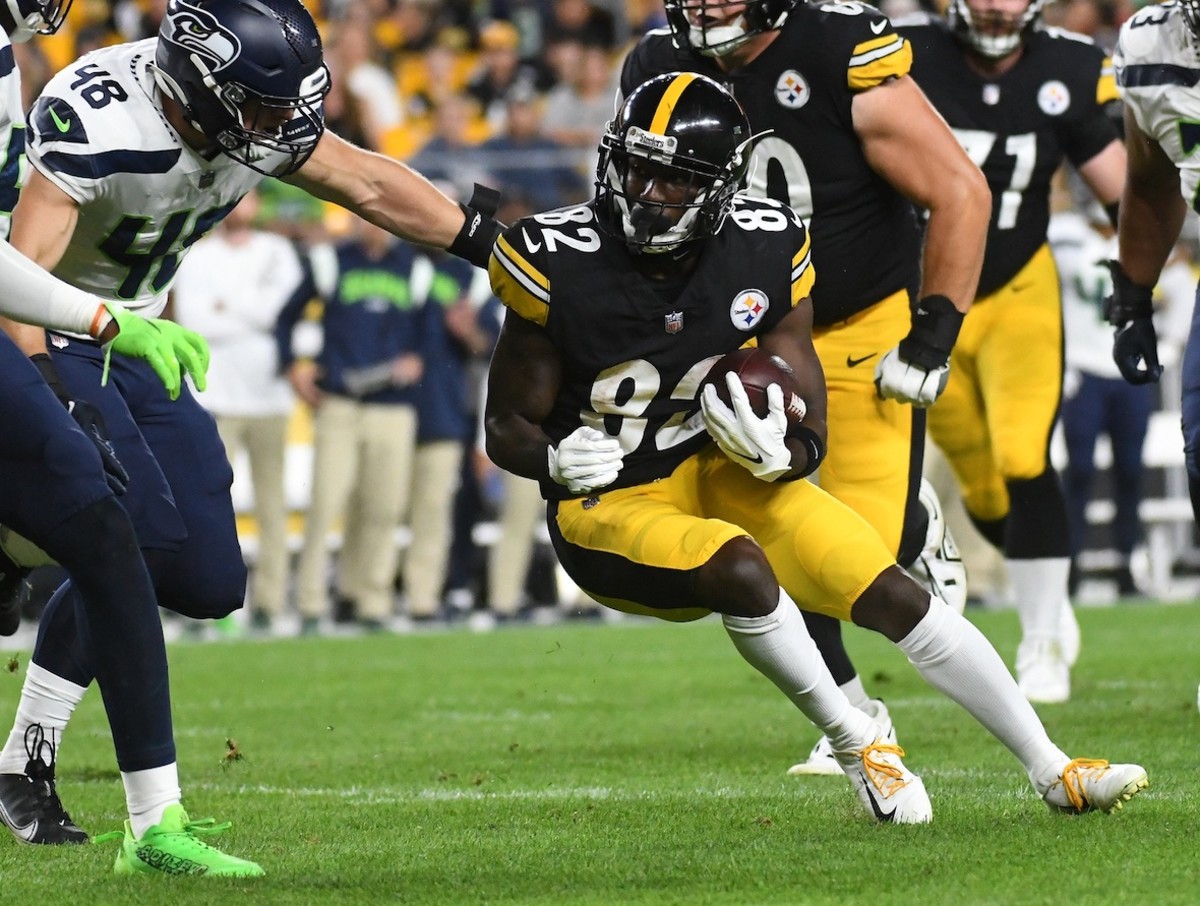 Photo: Pittsburgh Steelers Steven Sims Celbrates Touchdown