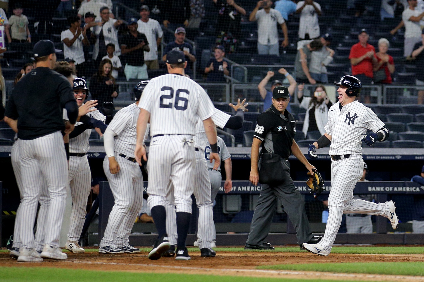 Josh Donaldson hits two home runs, drives in four for Yankees