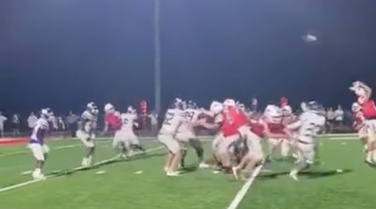 Loganville HS Wins Game on No Look, Over the Back TD Pass in Four OTs (Video)