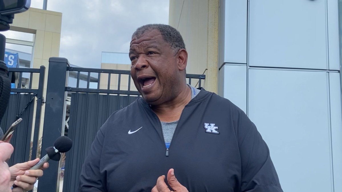 Watch: Kentucky TE’s Coach Vince Marrow Gives Update on TE Room