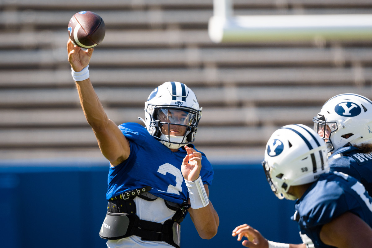 Jaren Hall S Touchdown Pass To Brayden Cosper Headlines Tuesday S Scrimmage Highlights Byu Cougars On Sports Illustrated News Analysis And More