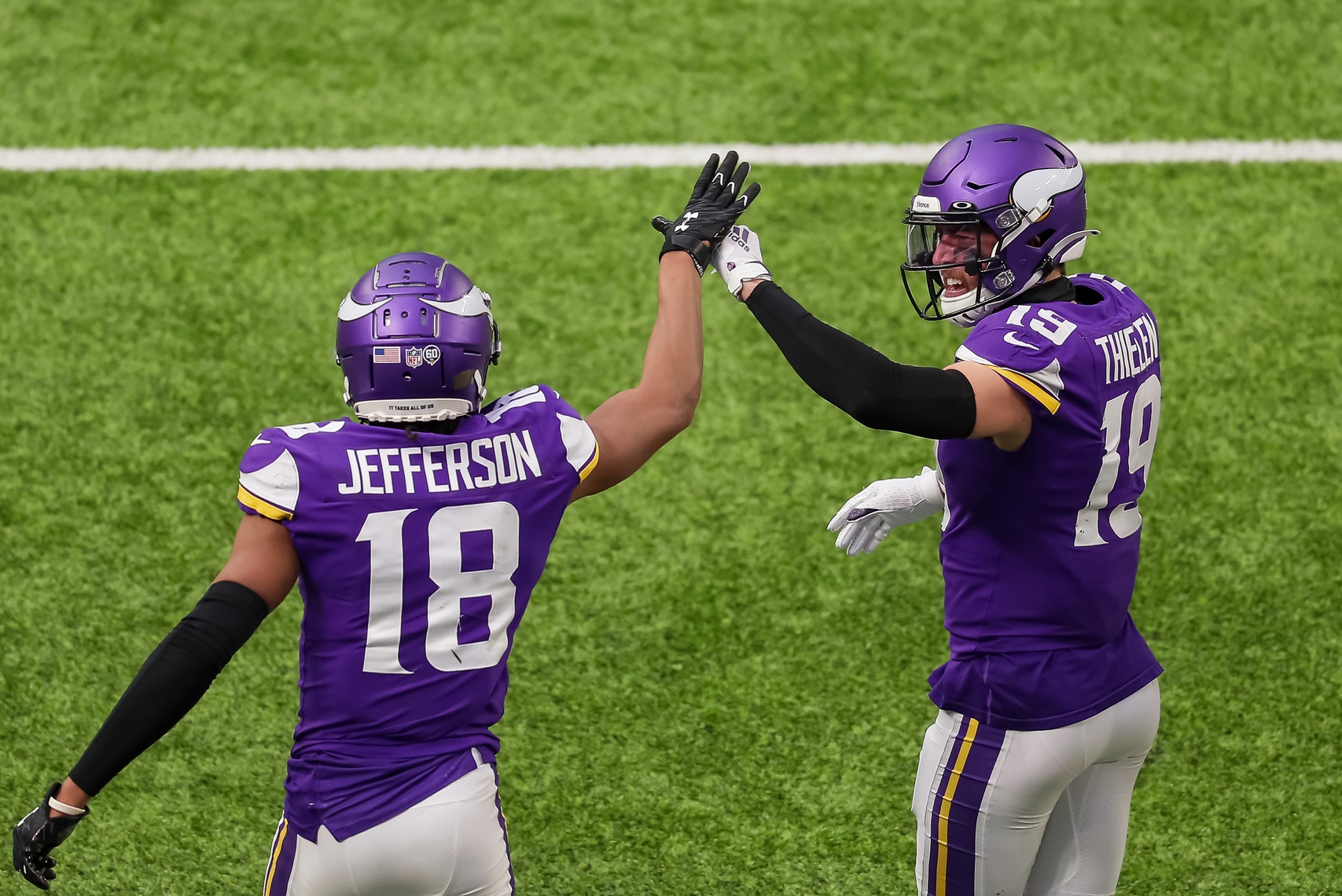 Vikings' Justin Jefferson Snubs Adam Thielen's 1-Handed TD Grab