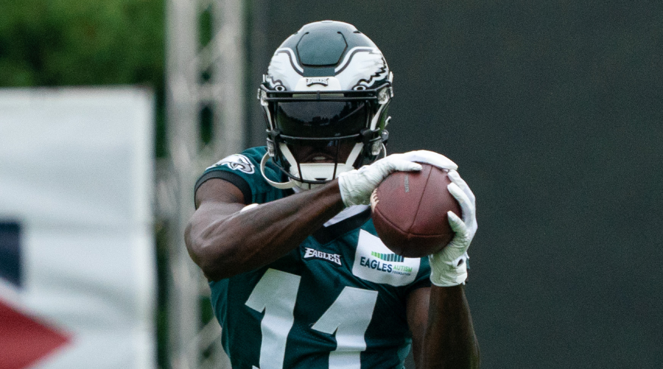 AJ Brown Reacts to Viral Clip of Tyreek Hill Roasting Eagles’ CB During Practice - TrendRadars